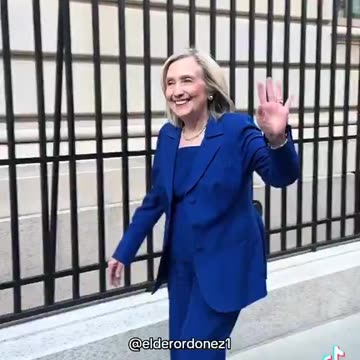 This looks like one of the body doubles? The short, younger, trimmer variety?