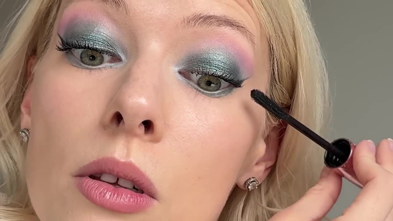 Soft Glam Tutorial - Spring Blue & Pink Smokey Eye P24
