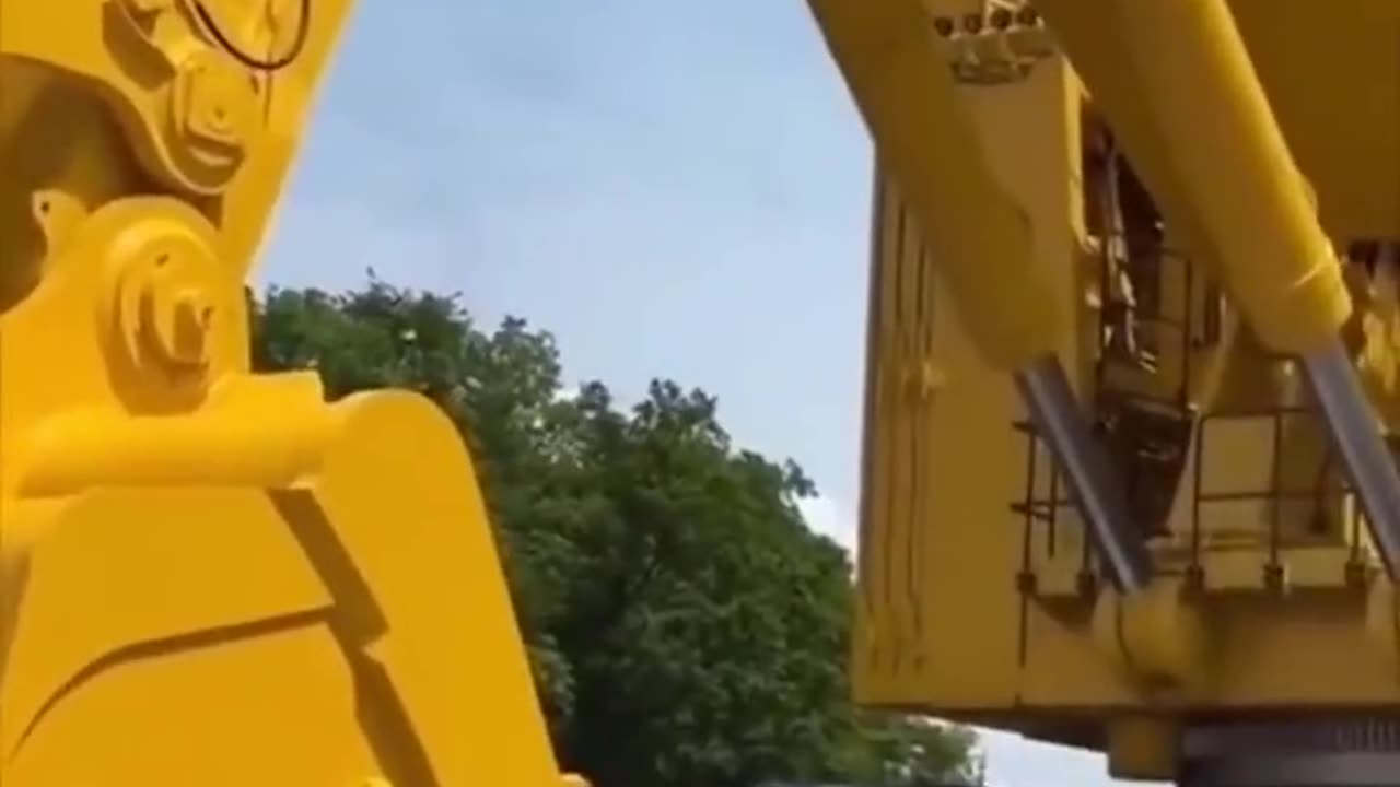 This yellow giant is the world's largest surface excavator.