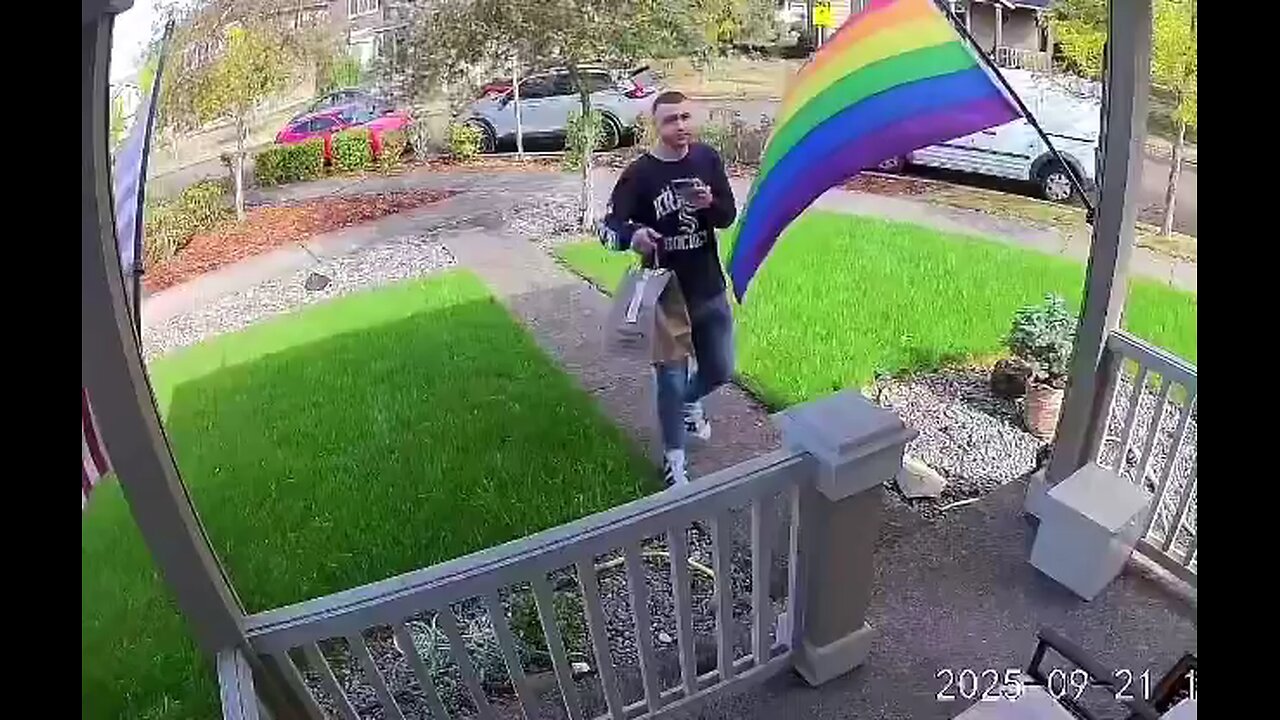 😂 HILARIOUS! 🚗 Uber Eats delivery driver takes extreme measures to sidestep the LGBTQ pride flag.