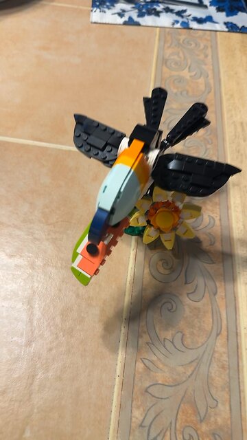 Lego Tropical Toucan set