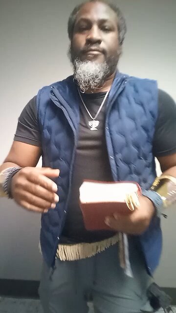 Entertainment: Single candle 'art'