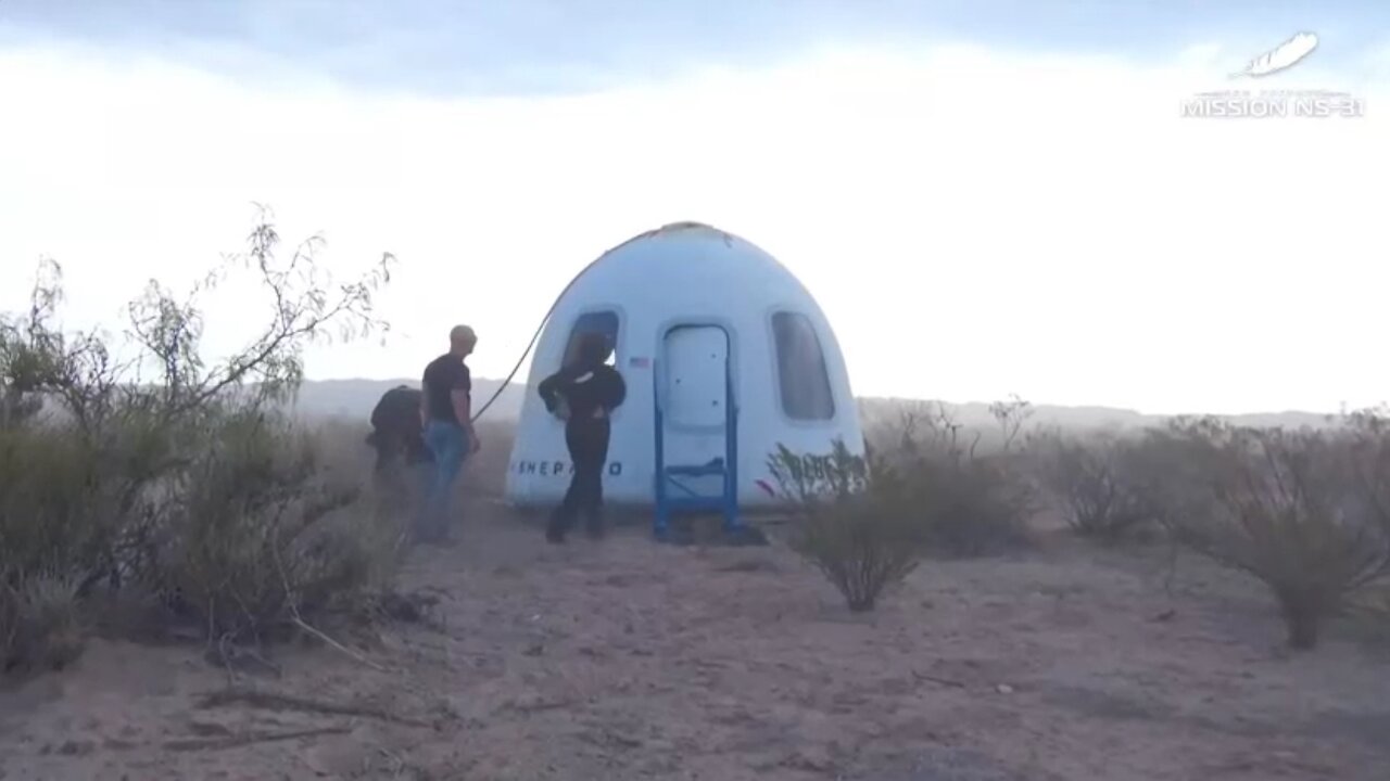 Did no one see the fucking door open before Bezos uses his "special key"?