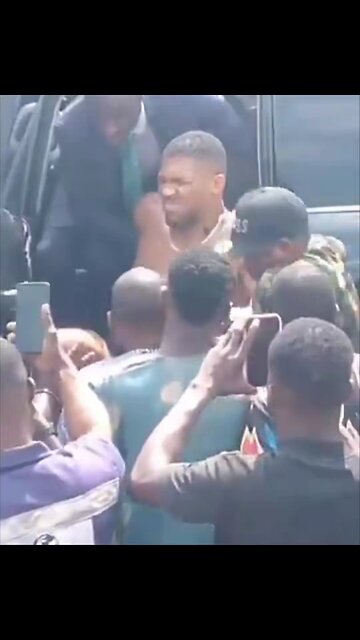 🚗💥 Tragic news: Anthony Joshua survives horrific car crash in Nigeria