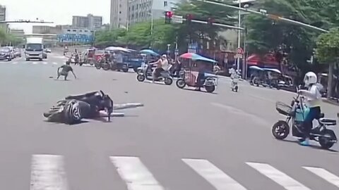 Deadly Motorcycle Crash – Boy and Girl Seriously Injured in Terrifying Accident”