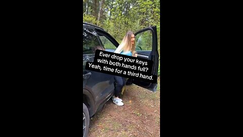 Two hands aren’t enough? Enter: Third Hand #fyp #foryoupage #fypシ #funny #funnyvideo