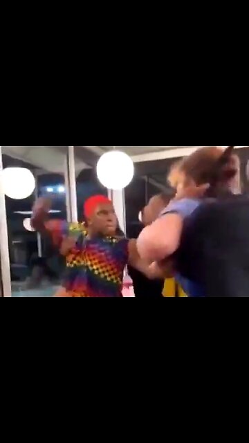 PSYCHOTIC CROSS-DRESSING NEGROID VICIOUSLY ATTACKS WHITE WOMAN AT FAST FOOD OUTLET 🐒
