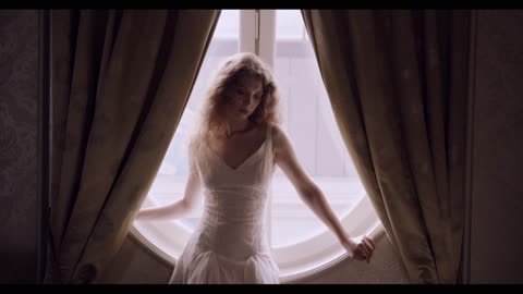 "Dolores" music video