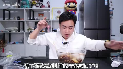 Challenge: Add ¥100 Worth of Pork Trotter Meat to Luojiang Rice