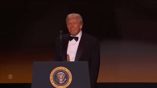 LOOK AT THAT HANDSOME HOST!!!😎🇺🇸😍😍😍