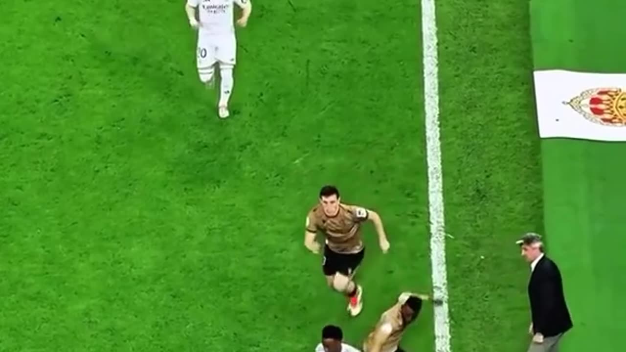 Vinicius Did This To This Players