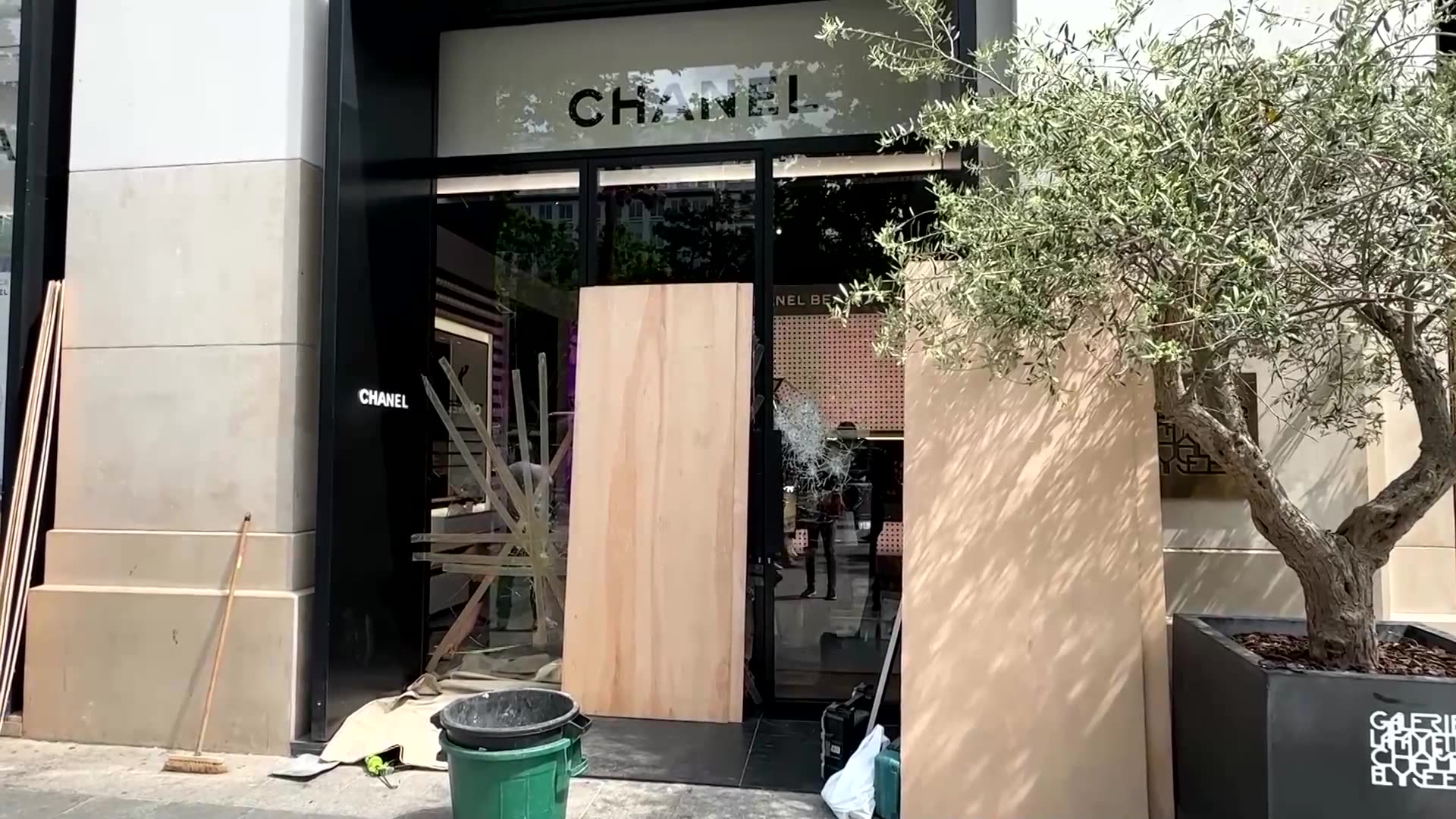 Vandalism after PSG win a kind of failure, police chief says