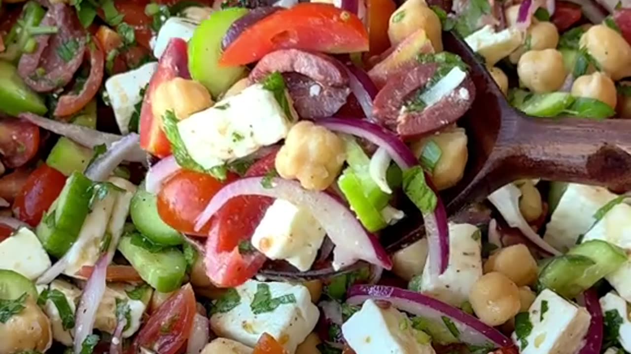 Simple and Delicious Mediterranean Chickpea SaladThis Mediterranean Chickpea Salad