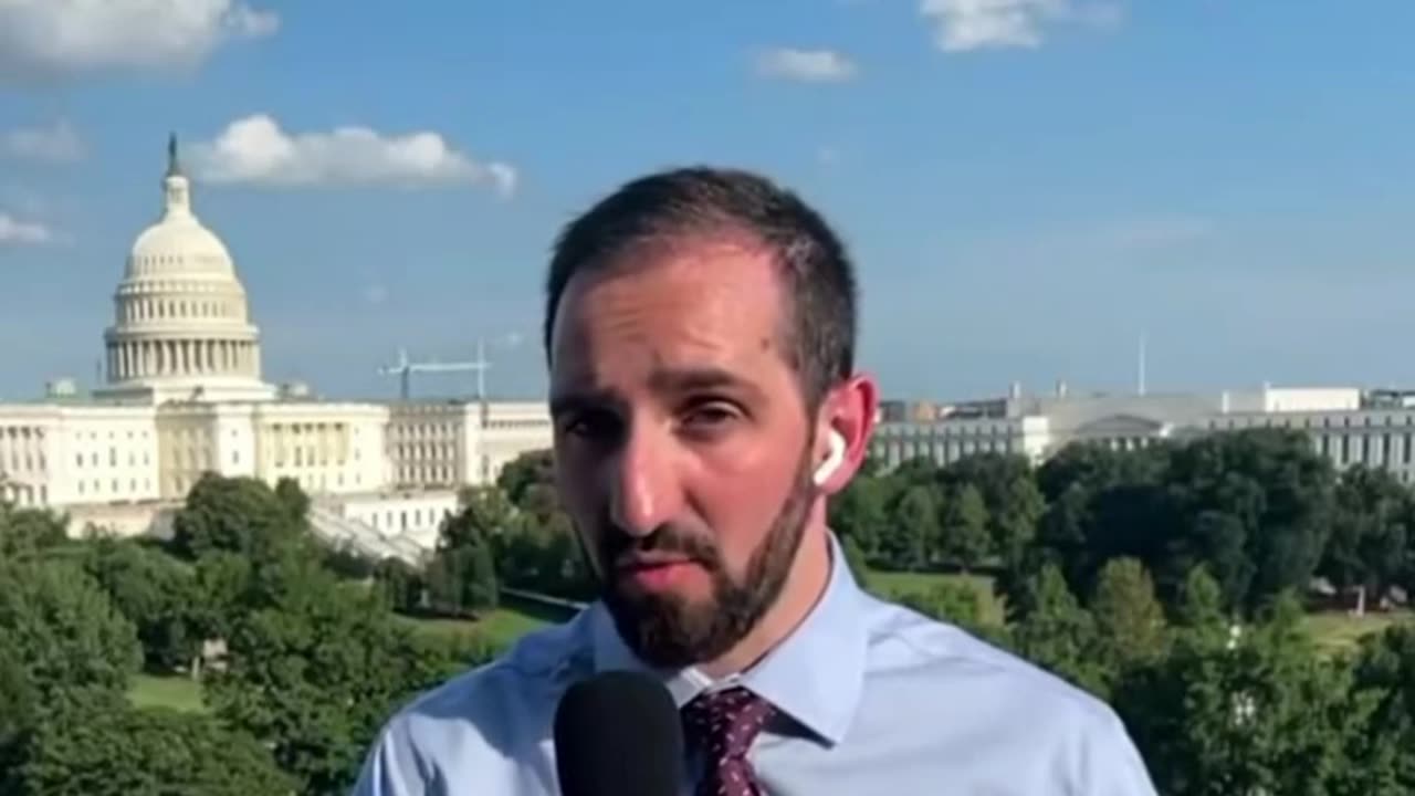 Trump: "deixem Bolsonaro em paz"; programa Epoch News com exclusividade a resposta de um alto funcionário do governo americano ao jornalista @marcosschotgues para o Epoch Times sobre a postagem do presidente Donald Trump em apoio ao ex-presiden