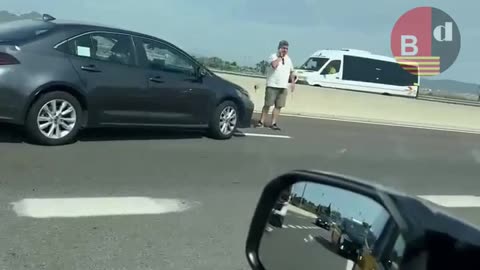 Un accidente entre un VTC y dos turismos en la C-31 obliga a cortar la vía
