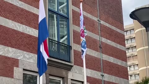Ministeries van LNV en Economische Zaken hangen de SDG vlag uit 25-09-2023