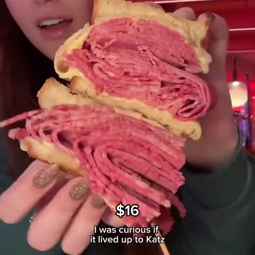 Eating the most iconic dishes at juniors in New York City! #Foodie #Shorts #Eating #NYC#Cheesecake