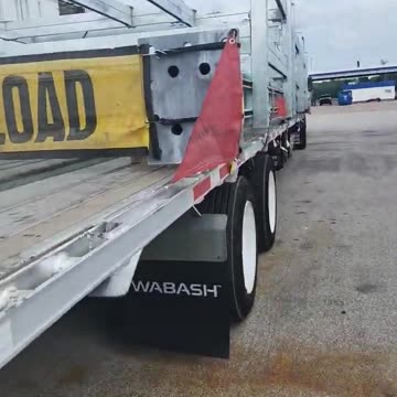 SHES A WIDE ONE #ourtruckinglife #trucking #reallifetruckers #truckdriver #atruckerslife