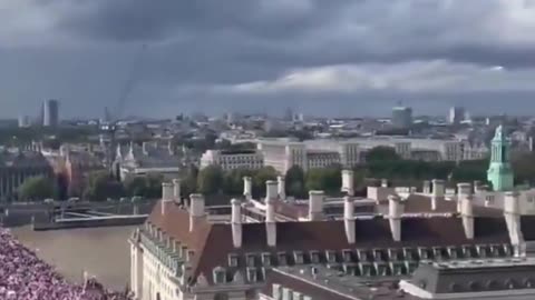 English PATRIOTS swarmed Westminster Bridge