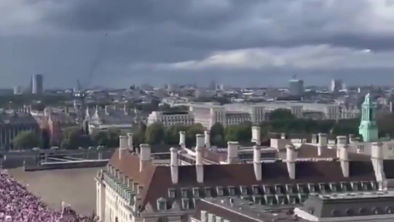English PATRIOTS swarmed Westminster Bridge