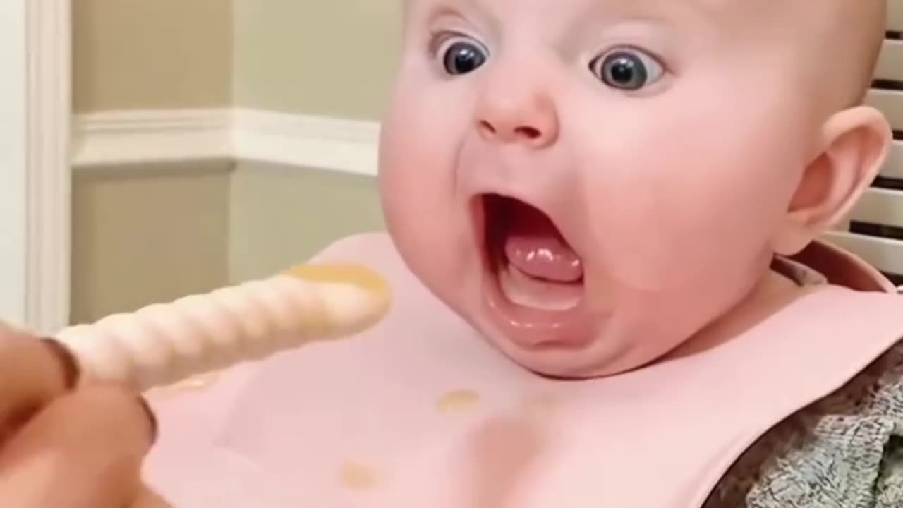 Baby's reaction when eating!!