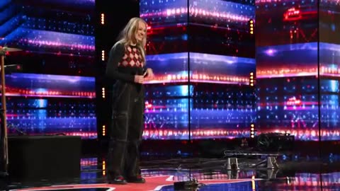 Amazing: 17-Year-Old Mia Morris Delivers an Original Audition as a One Woman Ban