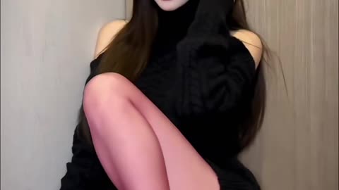 Flowy Off-white Stockings Supple Outfit Change | Daily Beauty EP 1092