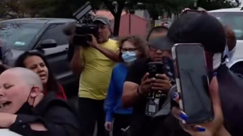 White Woman Screams "Let My People Go" at Stopped ICE Bus