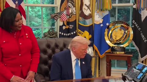 🚨BREAKING 🚨 President Trump just granted full Pardons to Todd and Julie Chrisley
