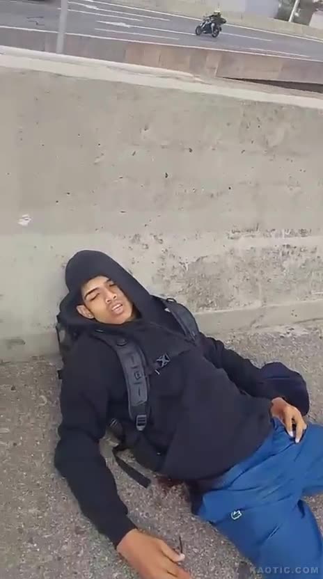 2 dying on screen after attempted robbery -Brazil