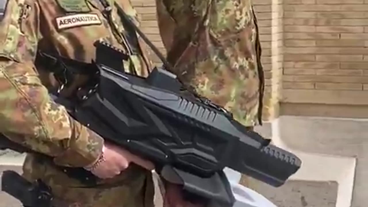 WTF is this Soldiers Guarding The Vatican are armed with?