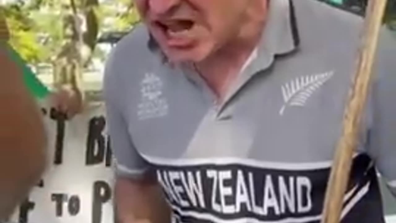 The MENTAL DERANGEMENT of this KIWI ZIONIST