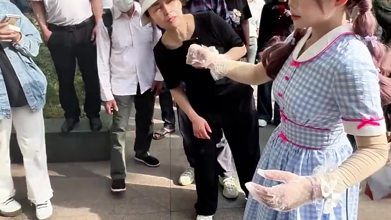 Robot Fail at Hangzhou West Lake Tour! 🤖⚠️ Surprising Dance Cosplay