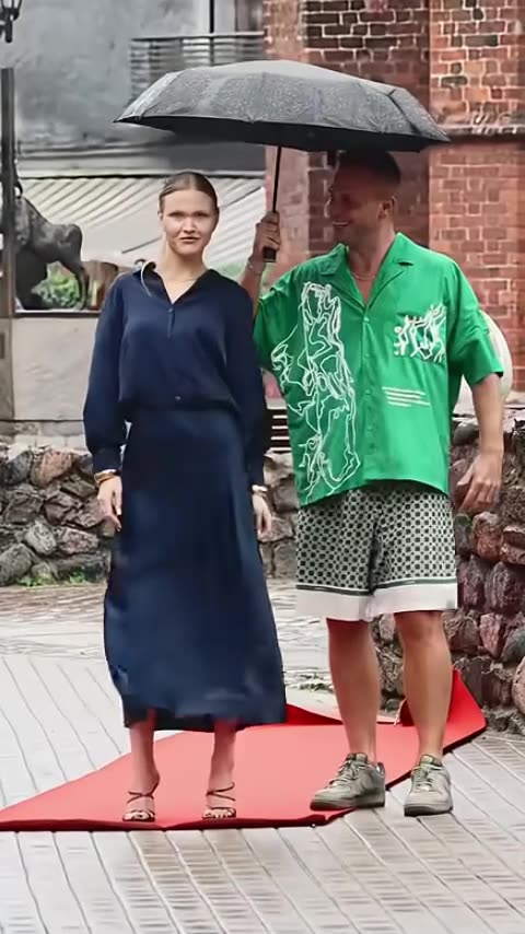 Always red carpet ready👠✨