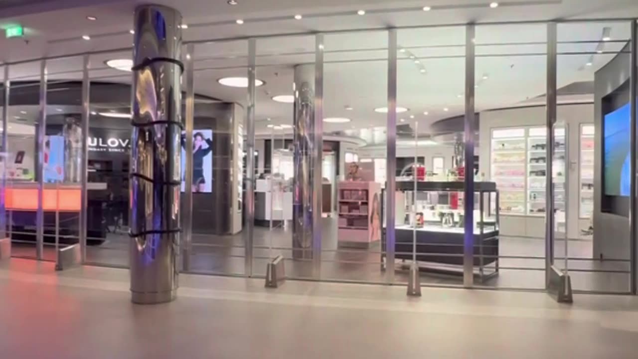 MSC World America First Look! Public Deck 6: Shopping Gallery Experience!