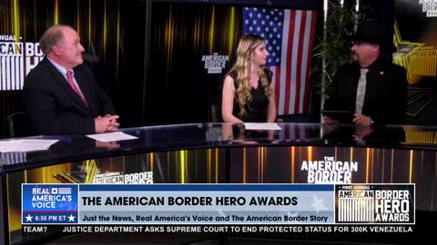 Art Del Cueto wins Messenger Award at the American Border Hero Awards