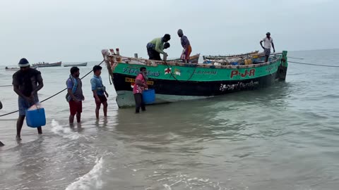 Wellen und Köder Fischerei in Thailand
