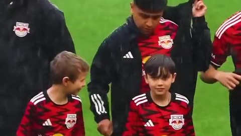 When Kids Mascots Are Freezing Cold 🥶