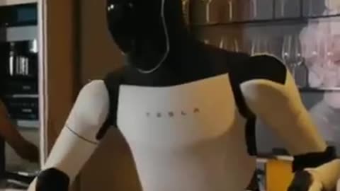 "This Tesla Robot Moves Like a Human 😲🤖"