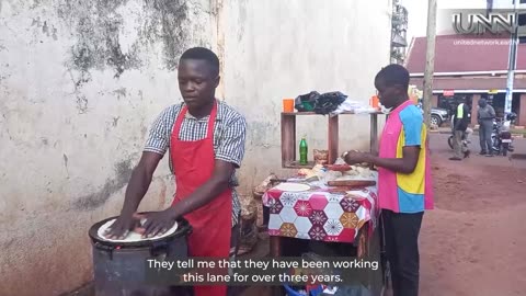 Dianne shows us how to make chapati, Uganda's staple flatbread! Perfect with stews & veggies!