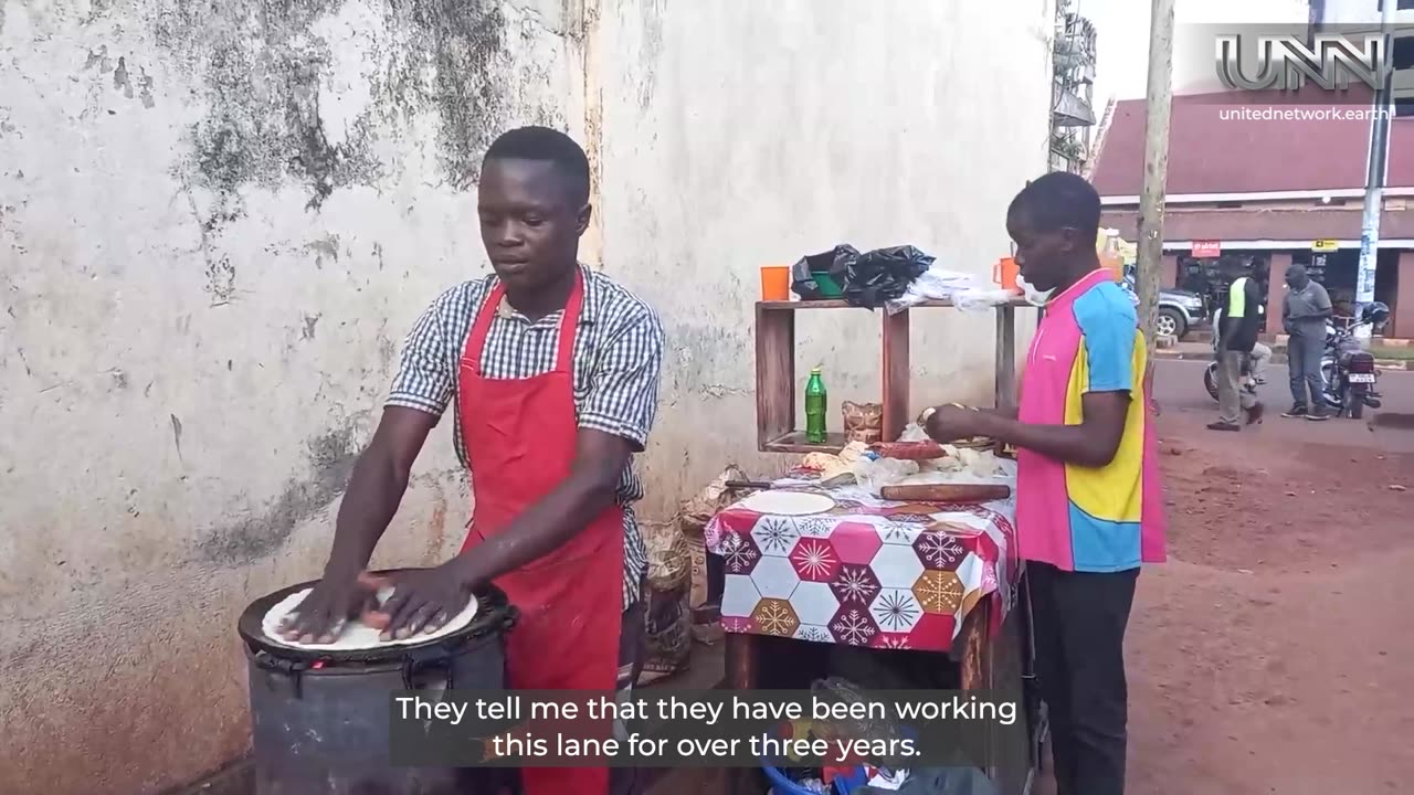 Dianne shows us how to make chapati, Uganda's staple flatbread! Perfect with stews & veggies!