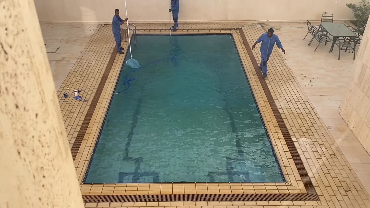 how to clean a swimming pool | satisfying pool cleaning