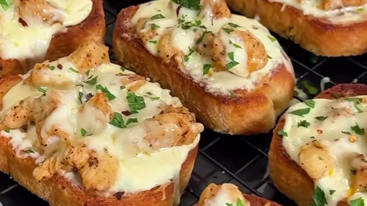 Garlic bread topping with chicken dice and cheese
