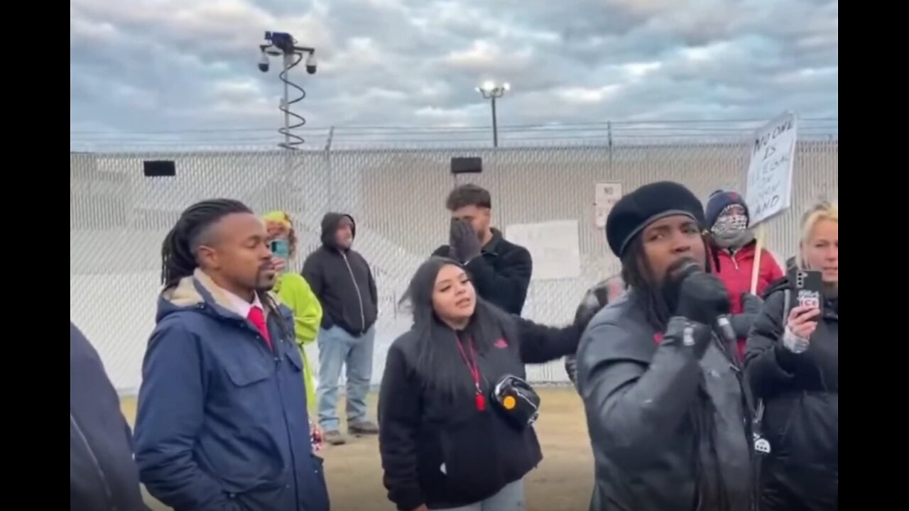 Liberal Chants "Time To Pick Up The GUN"