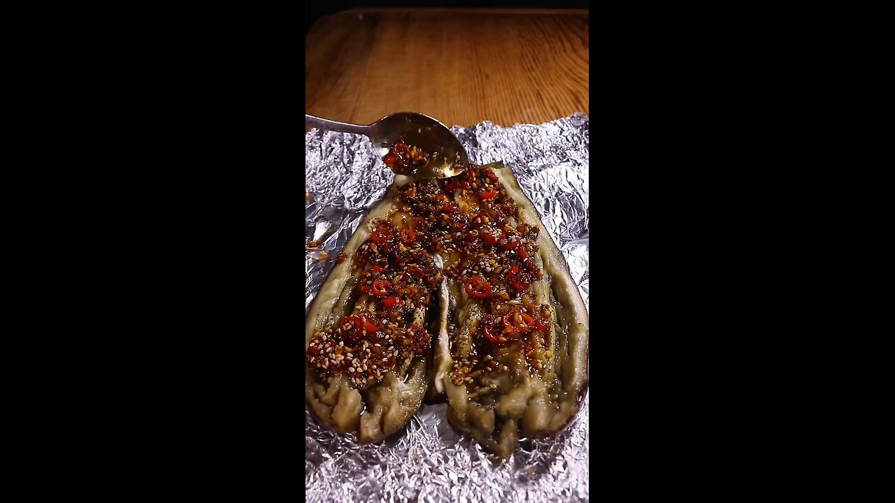 You can make the same grilled eggplant at home as in a barbecue restaurant