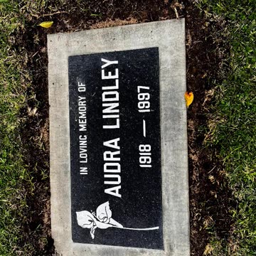 FAMOUS GRAVES - VOL. 658: AUDRA LINDLEY