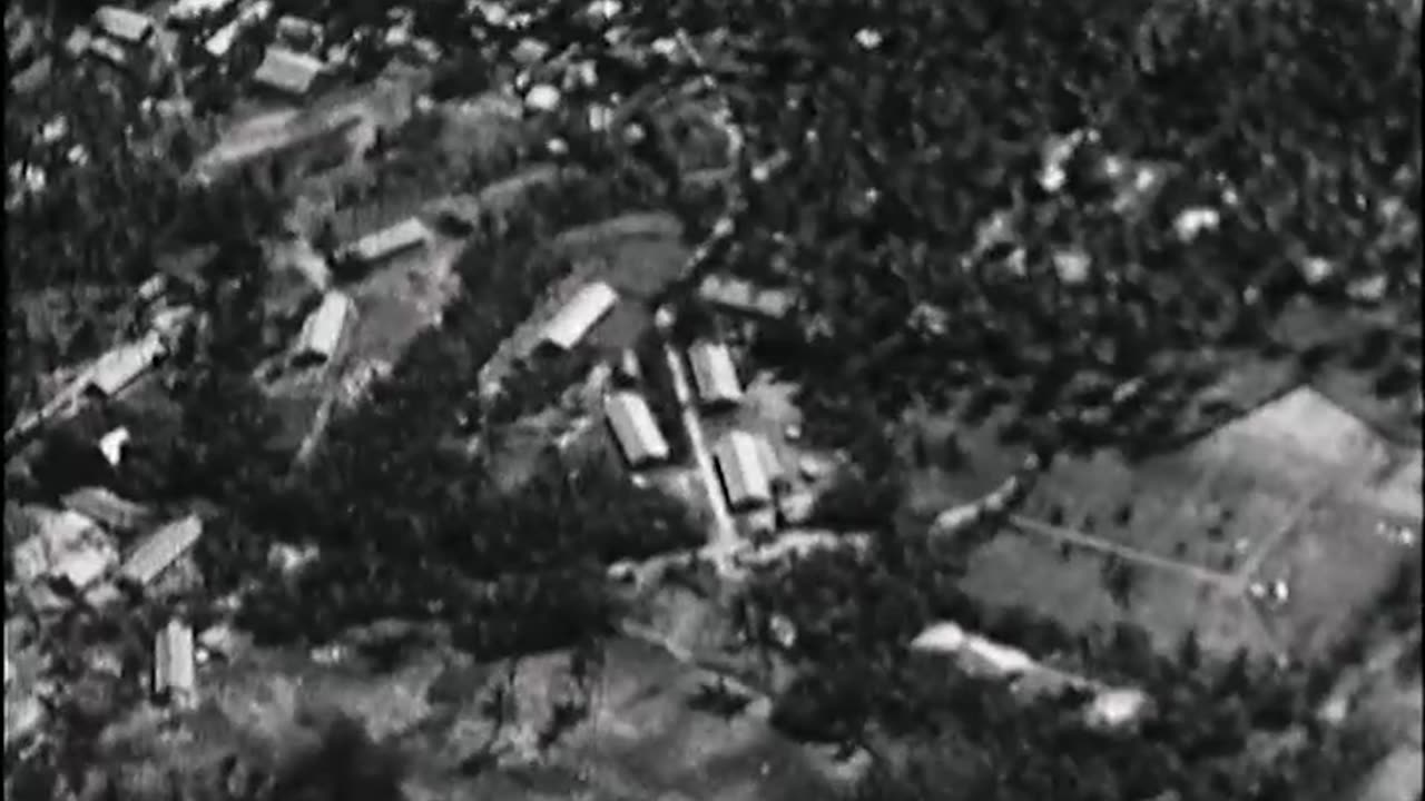 GUN CAMERA VIEWS OF AIR ATTA... - GUN CAMERA VIEWS OF AIR ATTACK ON RABAUL & VICINITY - 428-npc-4535