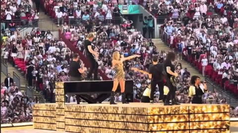 Taylor swift - you belong with me ( the eras tour London night 6)