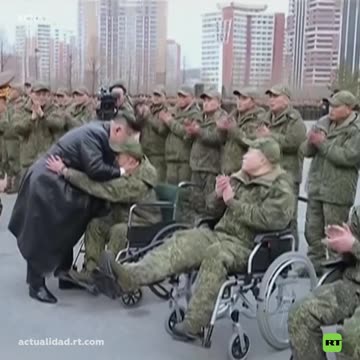🇰🇵 Kim Jong‑un celebra regreso de soldados norcoreanos de Rusia