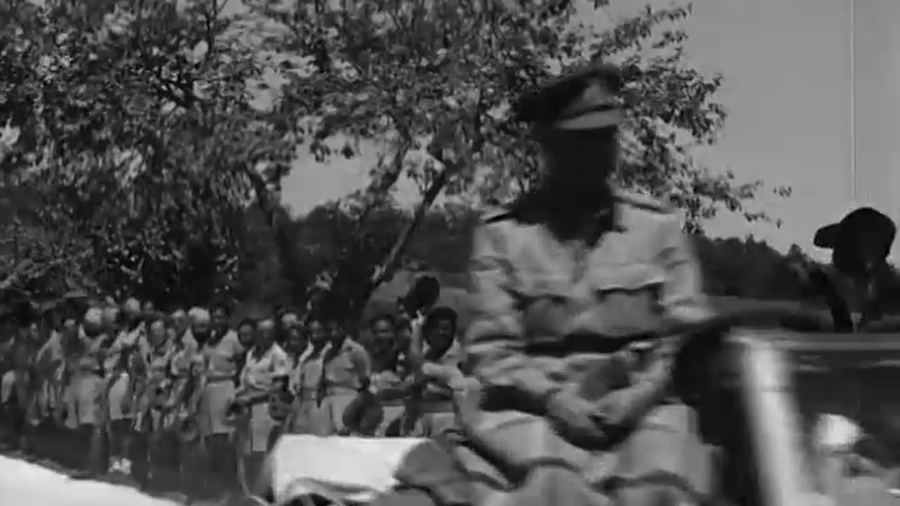 KING GEORGE VI OF E... - KING GEORGE VI OF ENGLAND VISITS BRITISH 8TH ARMY HEADQUARTE - 111-adc-2055